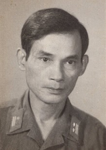 Sống trong mồ- huyền thoại và đời thật của một nhà tình báo